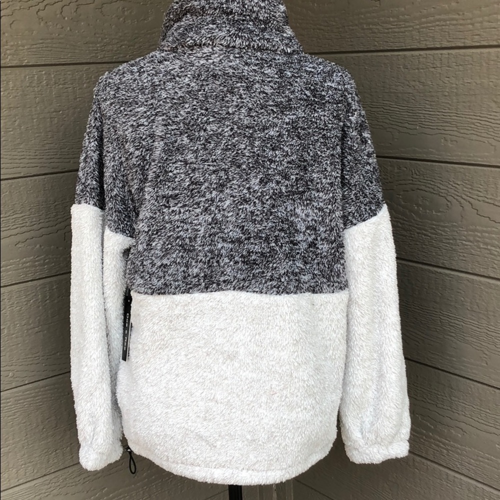 Doe & Rae Fuzzy Pullover - Picture 4 of 8